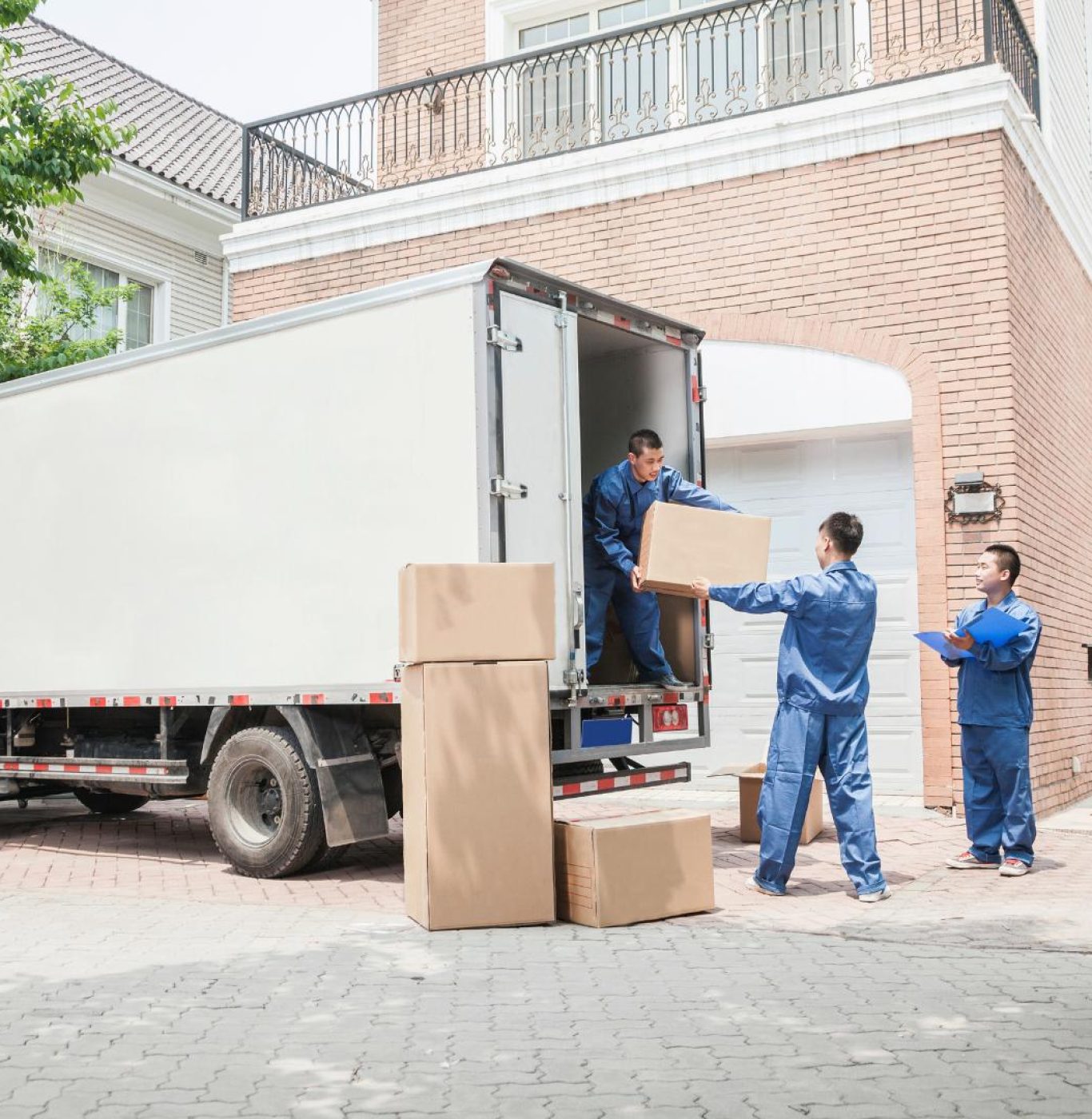 Professional movers near me in Magnolia, TX packing boxes and household items carefully